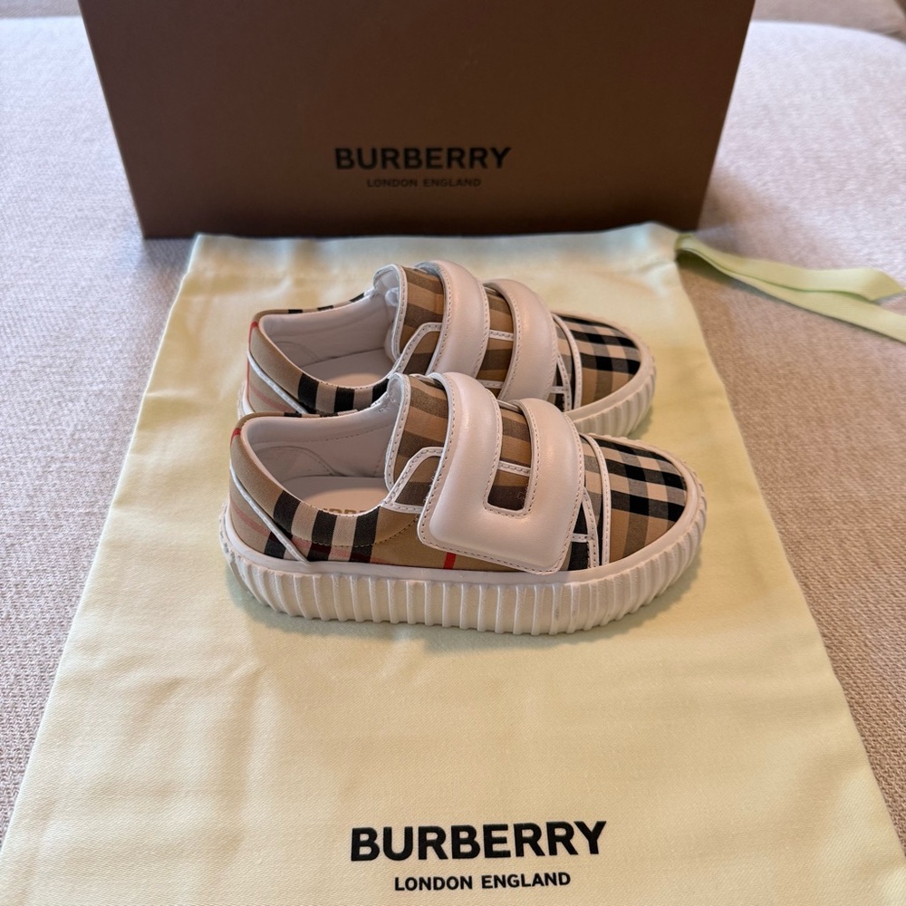 Burberry Kids Shoes Size EUR 26 - Picture 2 of 9